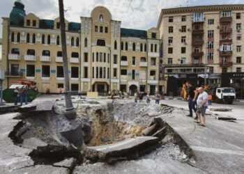 Rusët intensifikojnë sulmet, goditet Kharkivi, vritet një amerikan