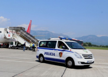20 shqiptarë të dënuar dëbohen nga Britania, Sekretarja e Brendshme: Kanë kryer krime të tmerrshme duke…