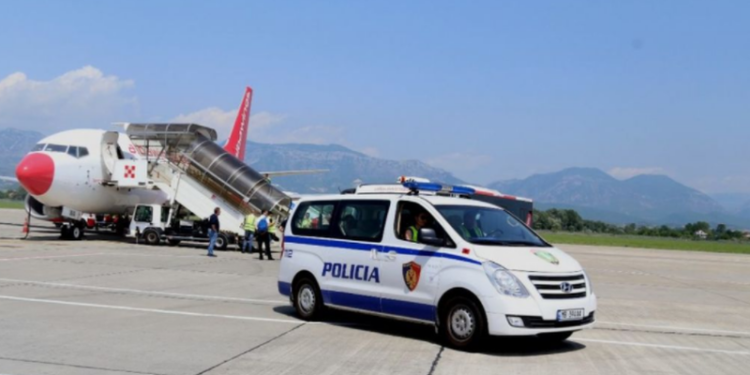 20 shqiptarë të dënuar dëbohen nga Britania, Sekretarja e Brendshme: Kanë kryer krime të tmerrshme duke...