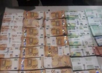 Gjendet një çantë me 200 mijë euro të pa deklaruara në kufi/ Policia fillon kontrollet, ja ‘sirtari’ ku shqiptari i kishte fshehur