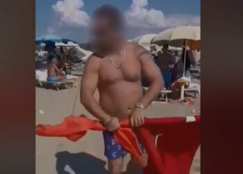 Hoqi flamurin turk nga plazhi në Gjirin e Lalzit/ Policia i vë prangat 48-vjeçarit që e “tradhtoi” videoja që postoi në rrjetet sociale