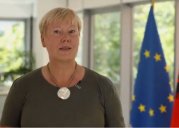 Mesazhi i parë/ Ambasadorja e BE në Shqipëri: Hapja e bisedimeve të anëtarësimit na sjell afër dhe na bën më të fortë