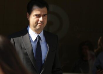 Kush e solli dhe përcolli Lulzim Bashën? (dhe ‘fatura’ që po i ‘fryhet’ me 21 janarin, faljen e Detit…)