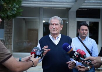 Berisha kërcënon: Mosbindja civile s’është e dhunshme, por edhe gudulisje nuk do të jetë. PD pro ligjit të lustracionit