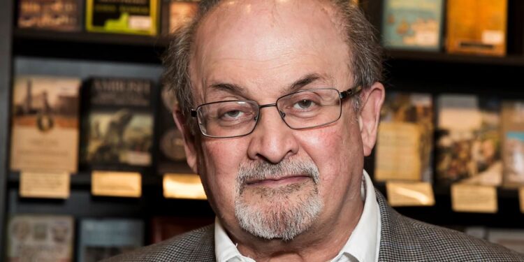 Speciale/ Shkrimtarë nga e mbarë bota dënojnë sulmin me thikë ndaj Salman Rushdie
