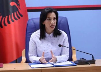 Praktika për mësuesit e rinj/ Ministrja Kushi: Nuk do të jetë më një vit, por tre muaj!