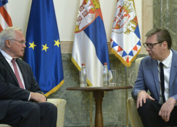 Zbardhet biseda e Vuçiç me Hill natën e tensioneve në veri të Kosovës: Lufta ka nisur edhe për një grua të bukur, por jo për targa