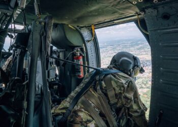 Tensionet në veri, reagon NATO: Gati për ta mbajtur Kosovën të sigurtë, KFOR po monitoron situatën