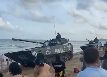 VIDEO/ E frikshme: Rritet rreziku për një luftë botërore, Kina rreshton tanket në kufi me Tajvanin