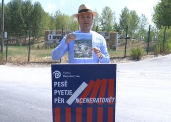 Dhëndëri Malltezi në “aksion”/ Shikoni këtë foto dhe pastaj hajde merre seriozisht PD-në e Sali Berishës