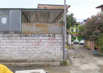 Ngjarja e plotë/ Kundërshtoi shembjen e banesës dhe terrorizoi lagjen. Qëlloi me armë e plagosi punonjësin e IMT. Hapi zjarr dhe drejt një romi…!