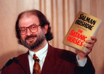 Salman Rushdie, njeriu që “tërhoqi” vdekjen