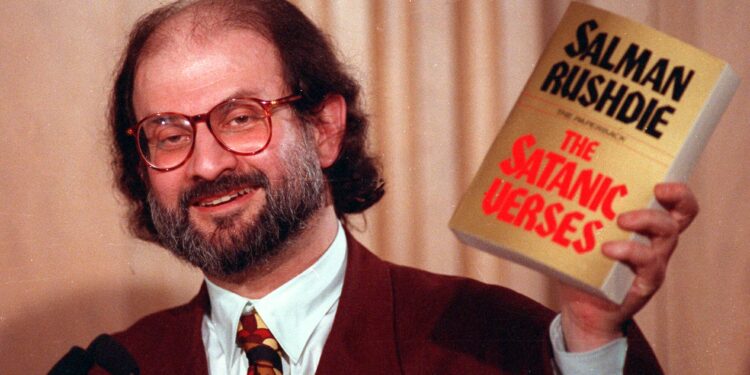 Salman Rushdie, njeriu që “tërhoqi” vdekjen