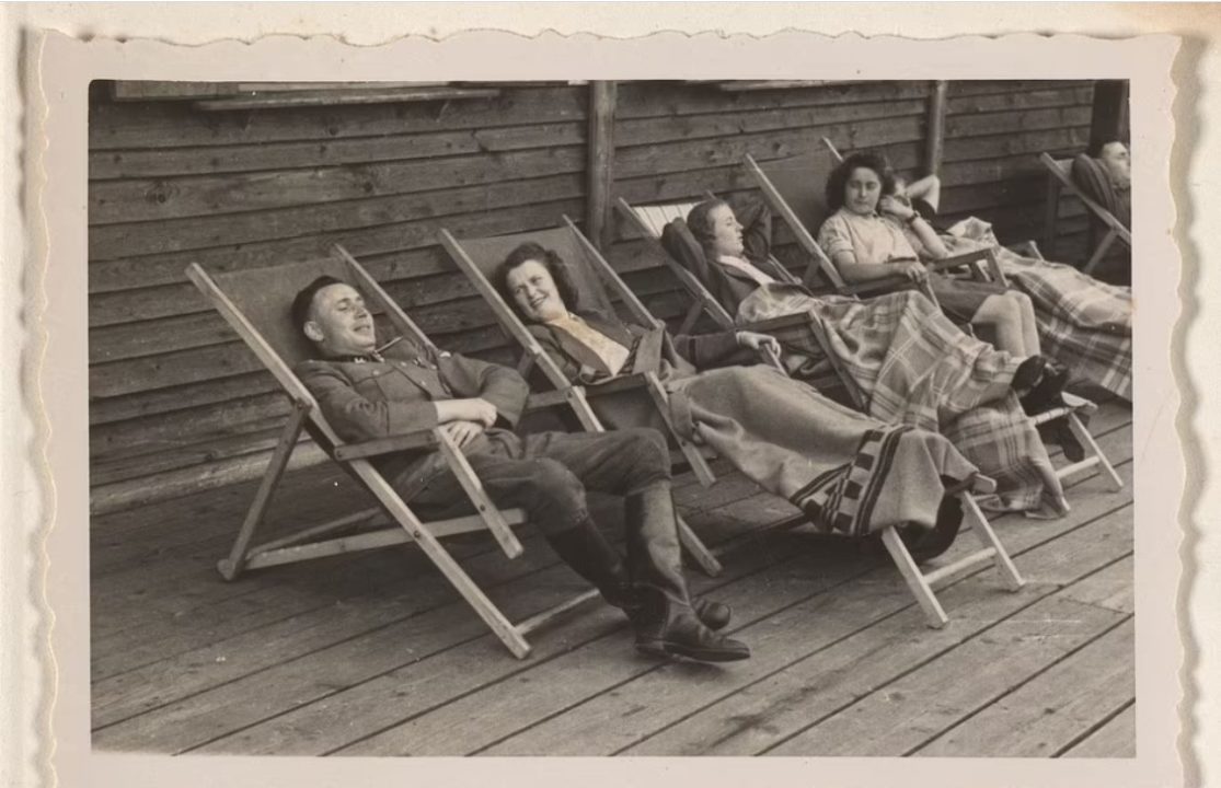 “Festat në kampin e vdekjes”, fotot e rralla që tregojnë si argëtoheshin nazistët në Auschwitz