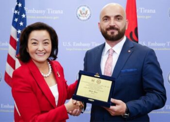 “Ishte një partner i fortë i SHBA”, ambasada amerikane reagon pas shkarkimit të Nanos
