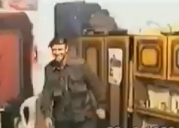 VIDEO/ Shihni kërcimin epik të ushtarit të UÇK, pasi NATO nisi bombardimet në Beograd