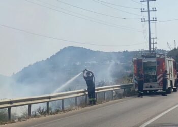FOTO/ Flakët ‘pushtojnë’ aksin Sarandë-Ksamil, detajet e para