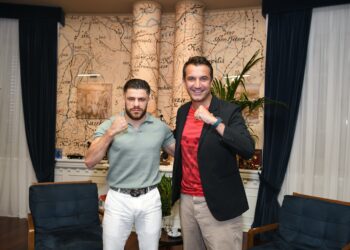 Veliaj pret boksierin Florian Marku para sfidës së madhe të 25 gushtit në “Air Albania”: Model i punës dhe i sakrificës për të arritur suksesin!