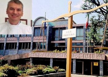 Pabesi te “bluzat e bardha”/ E fton në shtëpi e më pas e drogon dhe përdhunon kolegen infermiere, arrestohet anestezisti