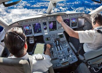 Pilotit i bie të fikët gjatë fluturimit/ Avioni detyrohet të ulet në Selanik