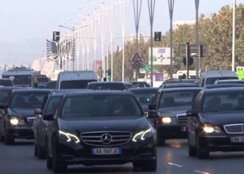 Shqiptarët të dashuruar me ‘Mercedes’-in/ 2 nga 10 makina në rrugë janë ‘Benz’/ Nga vjen adhurimi për markën gjermane