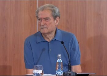 Berisha “ngashërehet” nga nostalgjia, kujton kohën kur ishte kryeministër: Në oborrin që prita Xhorxh W. Bush, Rama vendos një…!