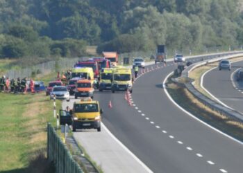 11 viktima dhe 34 të plagosur/ Tragjedi në autostradën kroate, autobusi me targa polake del nga rruga