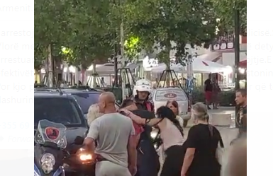 Policia i arreston të dashurin/ E reja konfliktohet fizikisht me efektivët në Vlorë