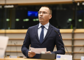 “Nëse Serbia prek Kosovën do të digjet”/ Paralajmërimi i deputetit të PE: Vuçiç po luan me zjarrin