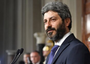 FOTO/ Presidenti i Parlamentit italian 10 ditë si turist në Shqipëri! Në radhë në Portin e Durrësit si një qytetar i thjeshtë