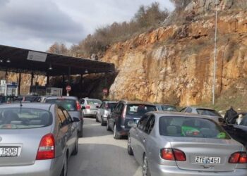 Fluks në pikat e kalimit kufitar! Emigrantët largohen pas pushimeve