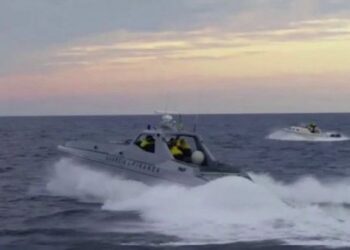 Guardia di Finanza operacion në Vlorë/ Sekuestrohen 600 kg kanabis, 2 skafe çuan drogën në një velierë. 3 të arrestuar