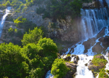 Turistja nga Peruja bllokohet për disa orë midis shkëmbinjve në Gramsh, po eksploronte zonën në këmbë