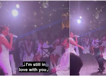 VIDEO+FOTO/ Jennifer Lopez ndalon dasmën, performancë dhe këngë speciale për Ben Affleck