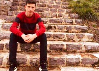 Rrëzohet në fushë duke luajtur futboll/ Humb jetën tragjikisht i riu shqiptar