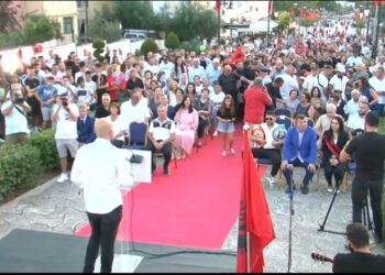 Vlerësimi/ Lushnja nderon kampionin e boksit Florian Marku, i akordon titullin ‘Qytetar Nderi’. Të shtunën parakalon në “Dëshmorët e Kombit”