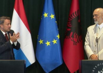 “Shqipëria ka bërë progres, por ka ende rrugë përpara”/ Bettel: Jemi të lumtur për mbështetjen e Shqipërisë ndaj Ukrainës