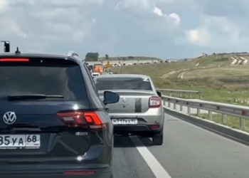 Përplasja Rusi-Ukrainë/ Qytetarët largohen edhe nga Krimea, radhë kilometrike të makinave