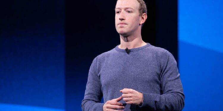 Roboti i ‘nxjerr të palarat’ drejtuesit të Meta: Zuckerbeg shfrytëzon njerëzit për para