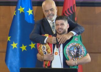 Rama i dorëzon ‘Yllin e Madh të Mirënjohjes’ Florian Markut: S’kanë gojë të flasin ata që nuk vunë një gozhdë për sportin