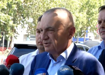 Meta akuza qeverisë pas vizitës në familjen Avdia: Ministrat përgjegjës dhe kryetari i Bashkisë të shkarkoheshin ose dorëhiqeshin