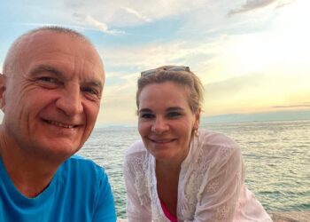 Presidenti Meta përballë spiunit Metaj