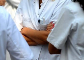 6-7 infarkte në ditë, mjekët: Shmangni ekspozimin në diell, si të dalloni shenjat e arrestit kardiak