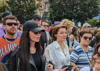 Abuzimi i 11-vjeçares nga 5 persona/ Ja VIP-at që iu bashkuan sot protestës në Prishtinë