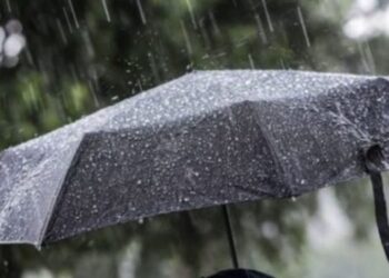 Ulje temperaturash dhe rrebeshe shiu në të gjithë vendin, si parashikohet moti për sot