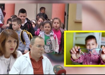 “Nga 15 vizita, 5 nxënës kanë nevojë për syze”/ Fëmijët e klasave të para vizitë të detyrueshme për sytë, okulistët: Shkak qëndrimi në telefon