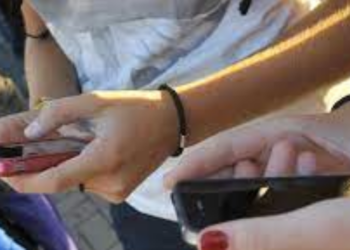 Kap fotot seksuale në celularin e së bijës 13-vjeçare, babai “arreston” dhe dorëzon në polici pedofilin famëkeq: Kishte mashtruar 24 vajza të moshës 12-16 vjeç