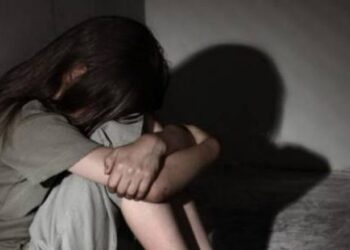 “Isha në një lokal buzë rrugës”/ 25 vjeçarja në Elbasan pretendon se është përdhunuar gjatë natës, shkon në spital me motrën