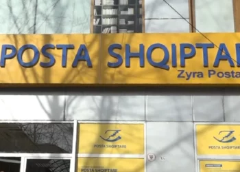 Vodhën lekët e pensioneve të qytetarëve, arrestohen dy punonjës të Postës në Divjakë