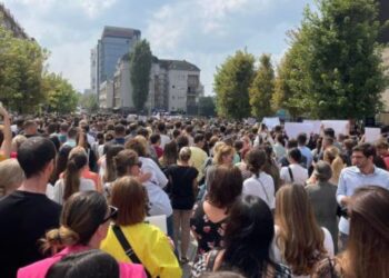 “Skuqet” Ministria e Drejtësisë/ Protesta masive në Kosovë për përdhunimin e 11-vjeçares